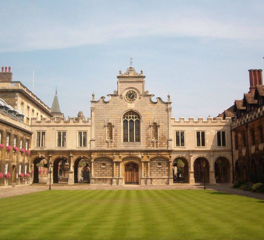 Cambridge_Peterhouse_OldCourt